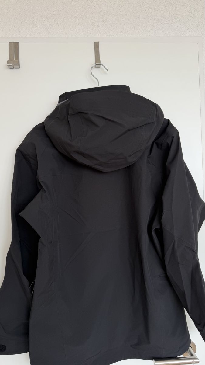 Arcteryx Giacche: Arcteryx Beta AR Jacke Grösse L – Nuovo e nell'imballaggio originale da Niederwil SG venduto da SuisseArchive 1
