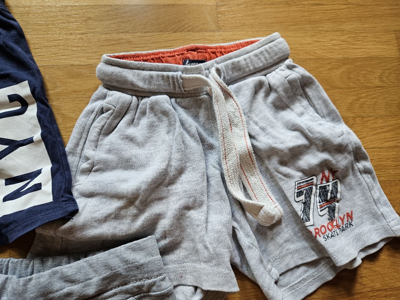Ensembles coordonnés: 4er Set kurze Hosen Junge, Grösse 98/104 – D'occasion à Neftenbach par susanne0041 3