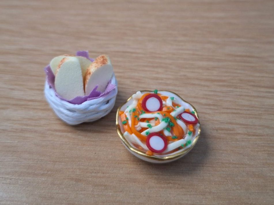Case e mobili per bambole: Krautsalat mit Brotchörbli, alles Handmade – Nuovo (secondo la descrizione) da Zürich venduto da HandmadeTinyFood 2