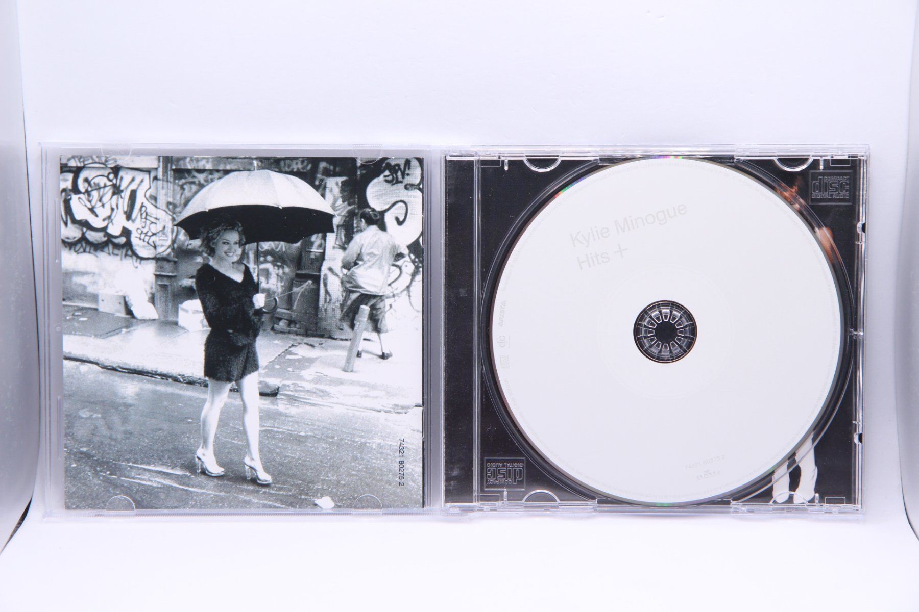 CDs: CD Kylie Minogue Hits + – Gebraucht aus Ernetschwil von luisvonerni 2