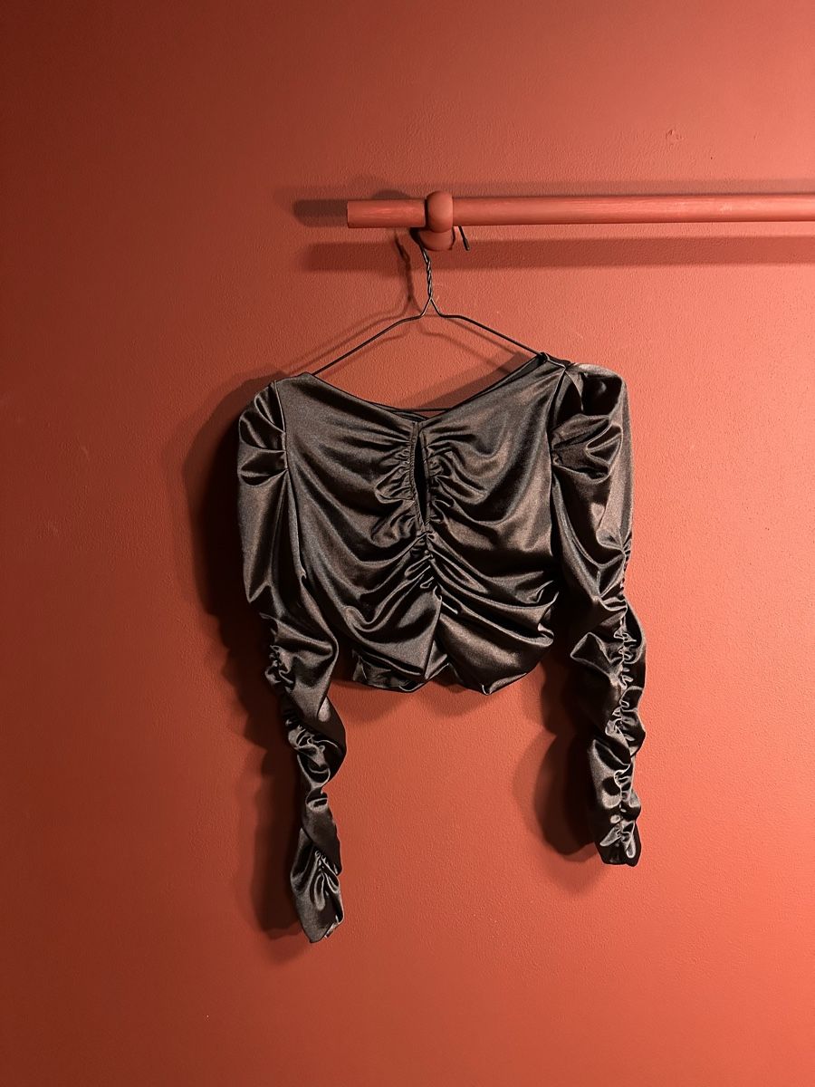 H&M Tops: H&M top – Neu (gemäss Beschreibung) aus baar von may_8fwr
