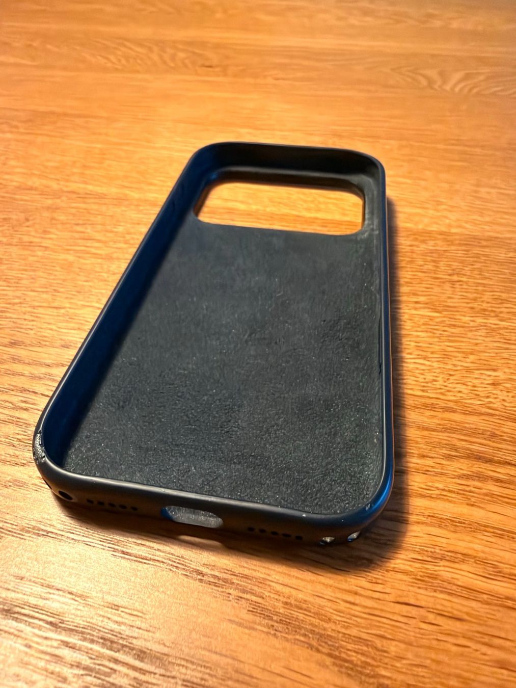Apple Cover & Protezioni schermo: iPhone 17 Pro Silikon Case mit MagSafe Schwarz – Usato da Zürich venduto da tomrnl 2