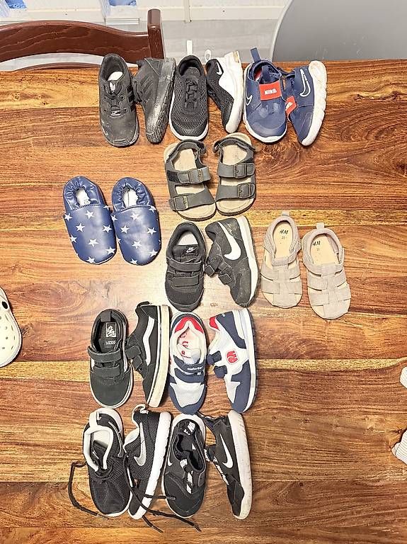 Chaussures garçon: Babyschuhe Gr. 25-21 – D'occasion à Lätti par Cerui