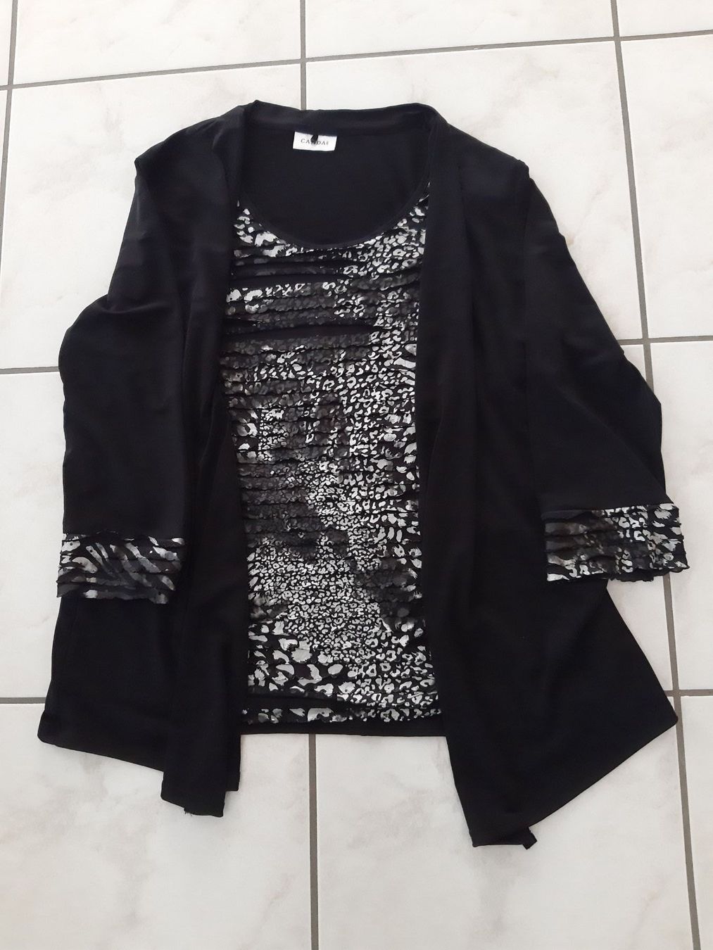 Maglioni & Felpe: Shirt/Jäckli in einem Gr. 42 – Usato da Schmitten FR venduto da ReniStern