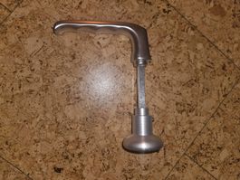 Hebe-Schiebetürgriff mit Griffmuschel – Silber matt