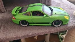 Porsche 911 GT3 Modellauto gruen im guten Zustand