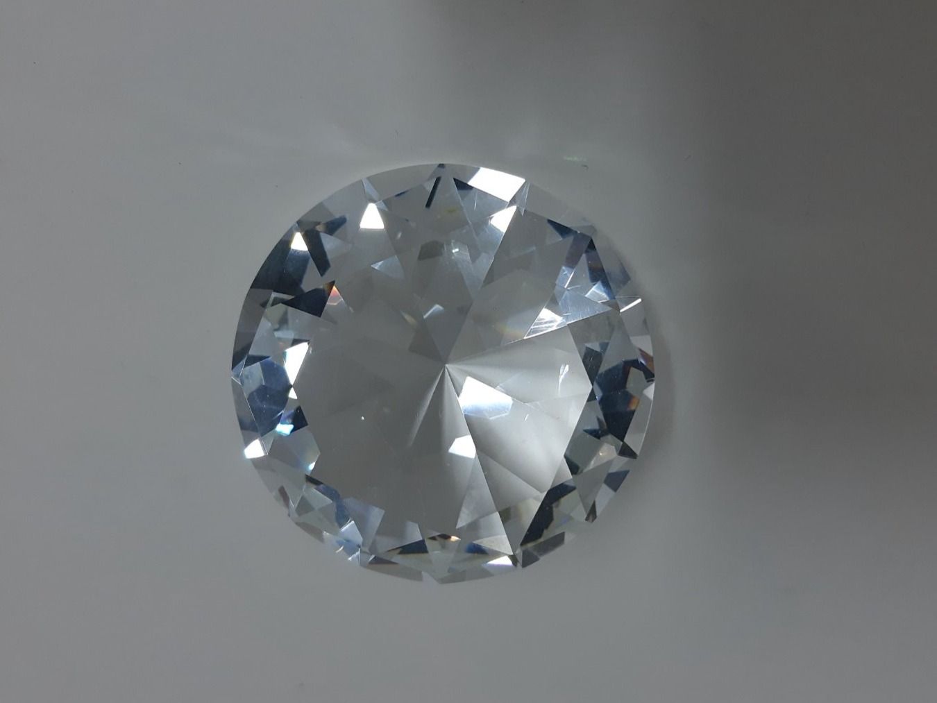 Tutte le decorazioni: Diamant Glas  klar 8cm Neu – Nuovo e nell'imballaggio originale da Urtenen-Schönbühl venduto da Kronengold