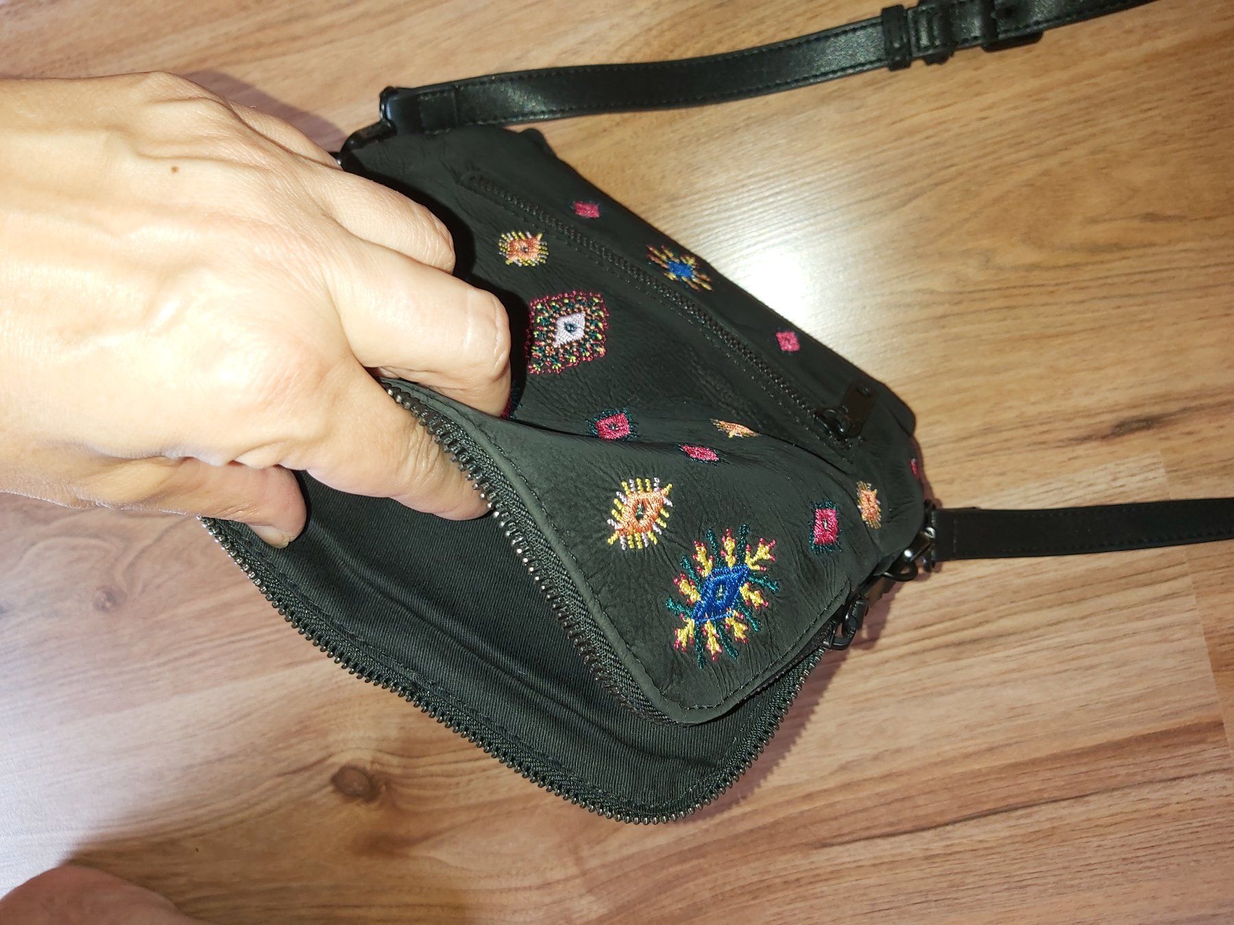 Desigual Borse da donna: Petit sac Desigual beige et noir – Usato da La Rippe venduto da veromaud 2