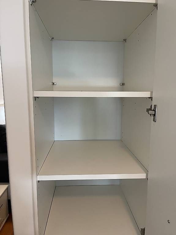 Schränke: Kleiderschrank – Gebraucht aus Bern von eng_8dt2 2