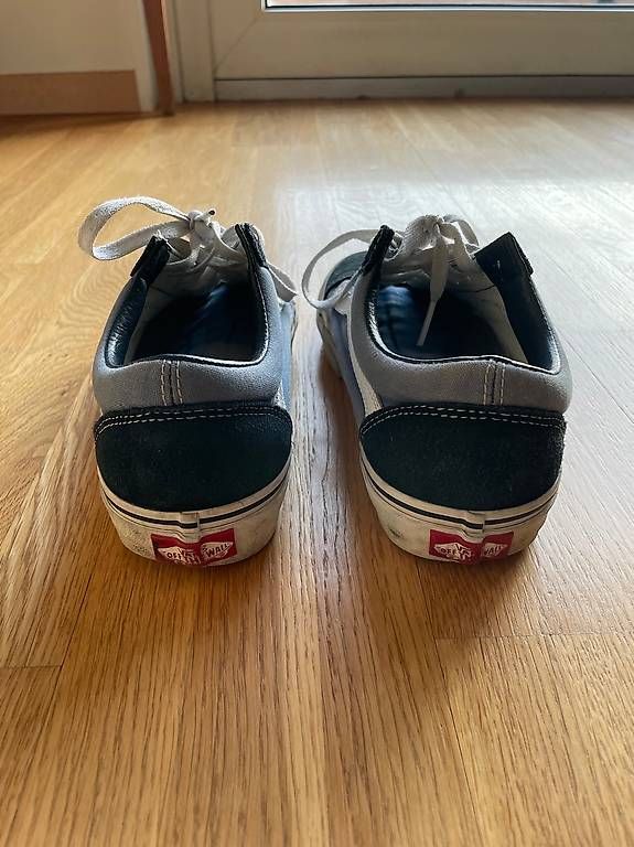 Vans Scarpe da donna: Vans OLD SKOOL basses couleur bleue et noire – Usato da Pully venduto da jul_tp8w 2