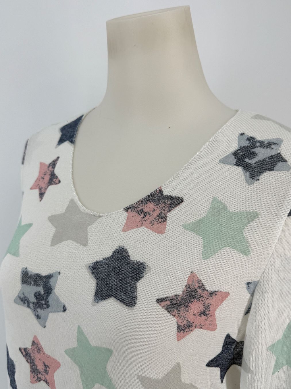 Maglioni & Felpe: Leichter Pullover mit Sternen Gr. L von Today – Usato da Auenstein venduto da moin. 2