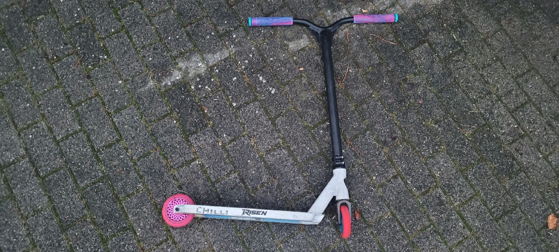 Chilli Kickboard: Chilli Stunt-Scooter weiss/pink – Usato da Huttwil venduto da der.egli_ 1