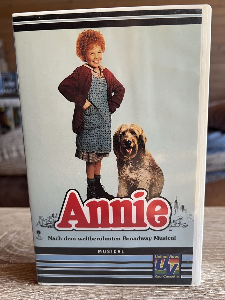 Tutti i VHS: VHS Annie läuft einwandfrei – Usato da Aadorf venduto da Schwarzschlumpf1972