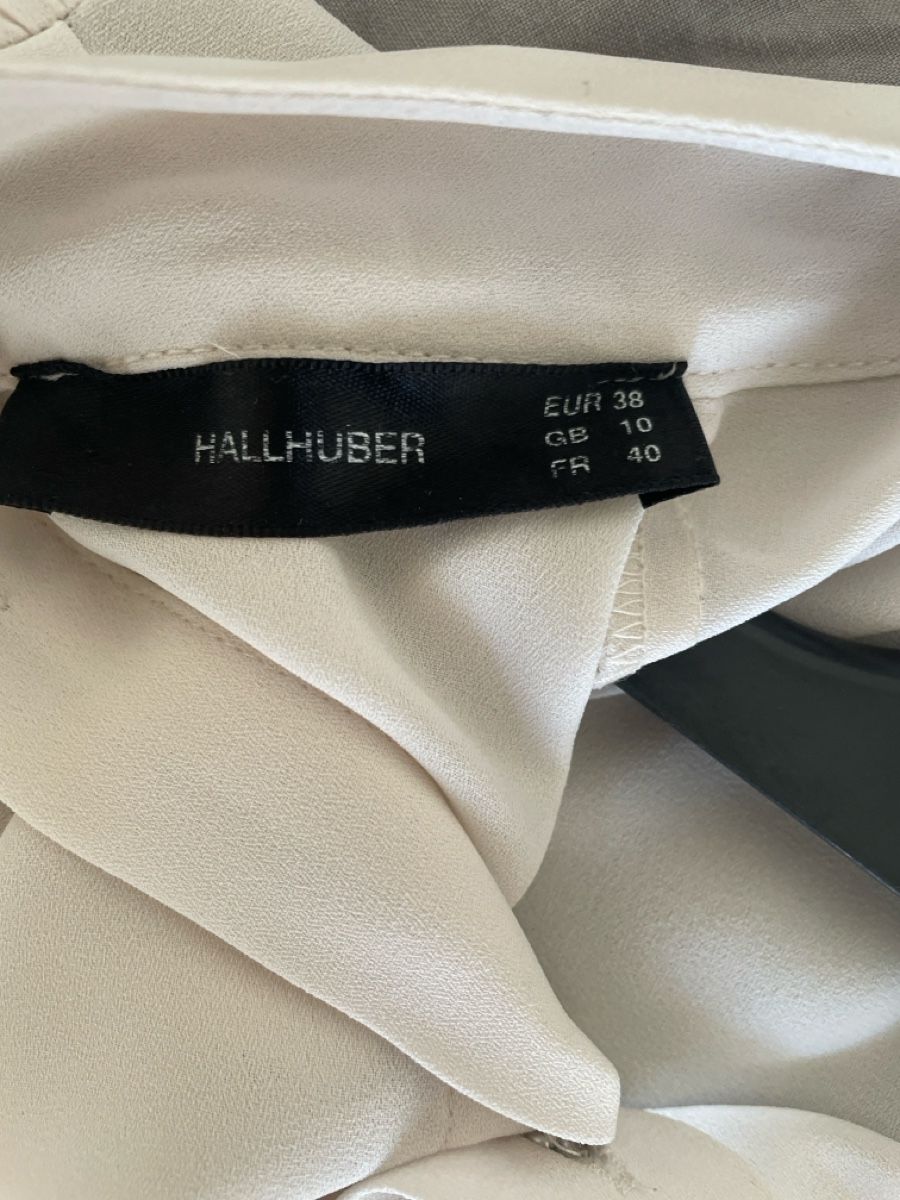 Hallhuber Camicette: weisse Bluse in Grösse 38 – Usato da Wil SG venduto da Miwil 2