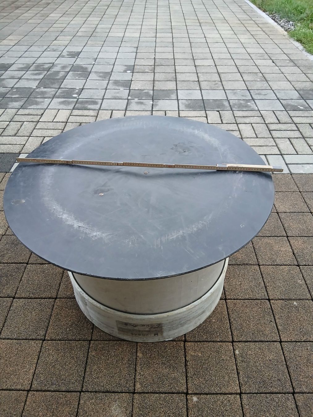 Stagni & Fontane ornamentali: Schachtring und Schachtdeckel – Usato da Freienbach venduto da Suurer