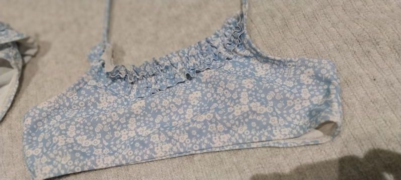 H&M Costumi da bagno & Bikini: Badkleid/Bikini Gr. 110/116 – Usato da Oberhofen AG venduto da iitf2020 2