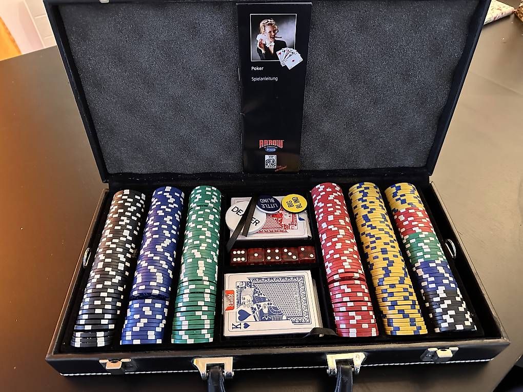 Jeux: Poker-Set in Kunstlederkoffer  – D'occasion à Worb par Sab.ha