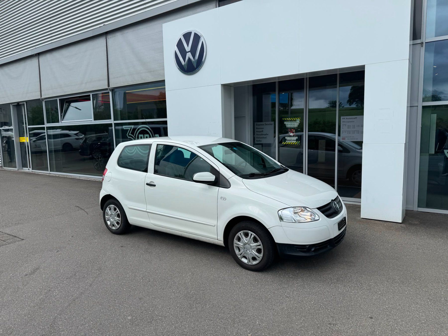 VW Automobili: VW Fox/1.2l Benzin/55PS/Handschaltung/Frontantrieb – Usato da Wittenbach venduto da rommel33