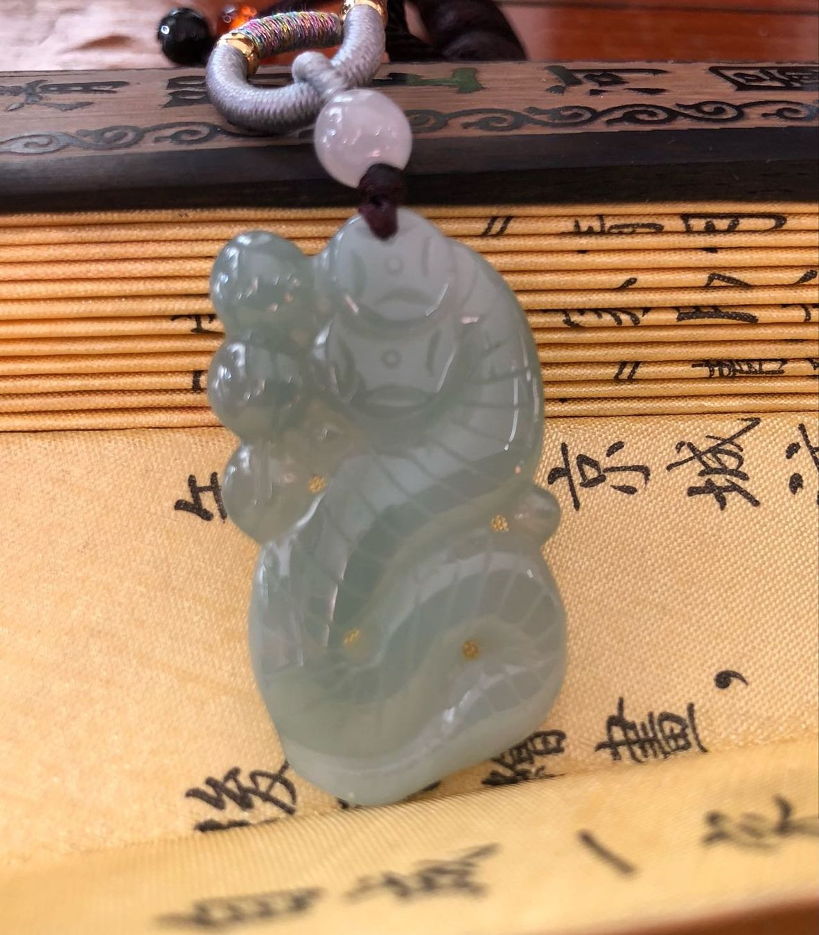 Ciondoli: Jade - handgeschnitzter Schlangenanhänger – Nuovo e nell'imballaggio originale da Bubendorf venduto da JadeParadise 1