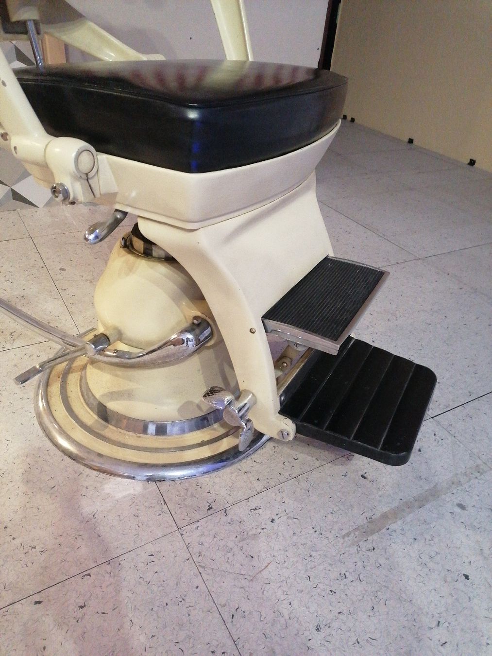 Lettini & sedie per cosmetici: Chaise barber barbier – Usato da Territet venduto da raphael7846 1