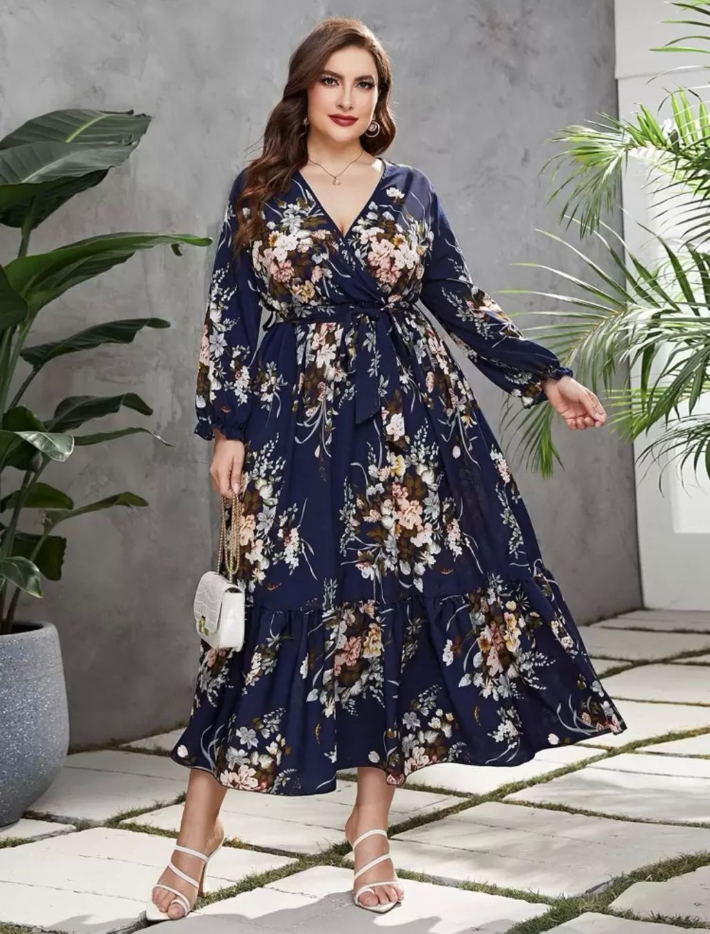 Shein Vestiti: Maxikleid mit Blumendesign navy Gr. 54 / 5XL – Usato da Pratteln venduto da a23_j2gs