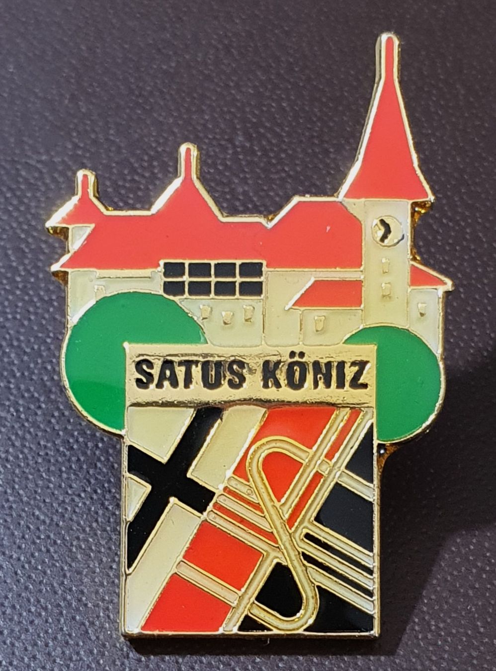 Placchette & Badge: R528 - Pin  SATUS  KÖNIZ – Usato da Reinach BL venduto da Boston-Verkauf