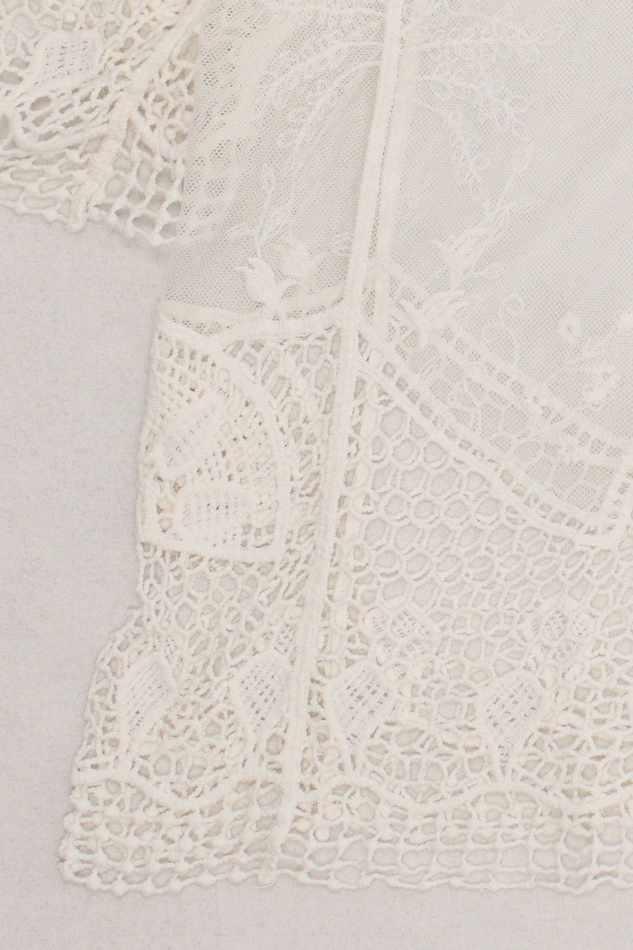 Top: Blouse Dentelle Blanche Manches 3/4 T. L – Usato da Fribourg venduto da re-fine 4
