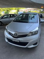 TOYOTA Yaris 1.33 in Silber