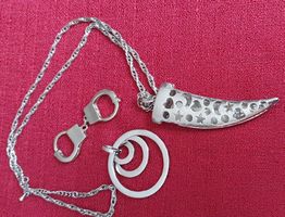 Kette mit 2 Anhänger - Zahn- und Triple Circle - Strass