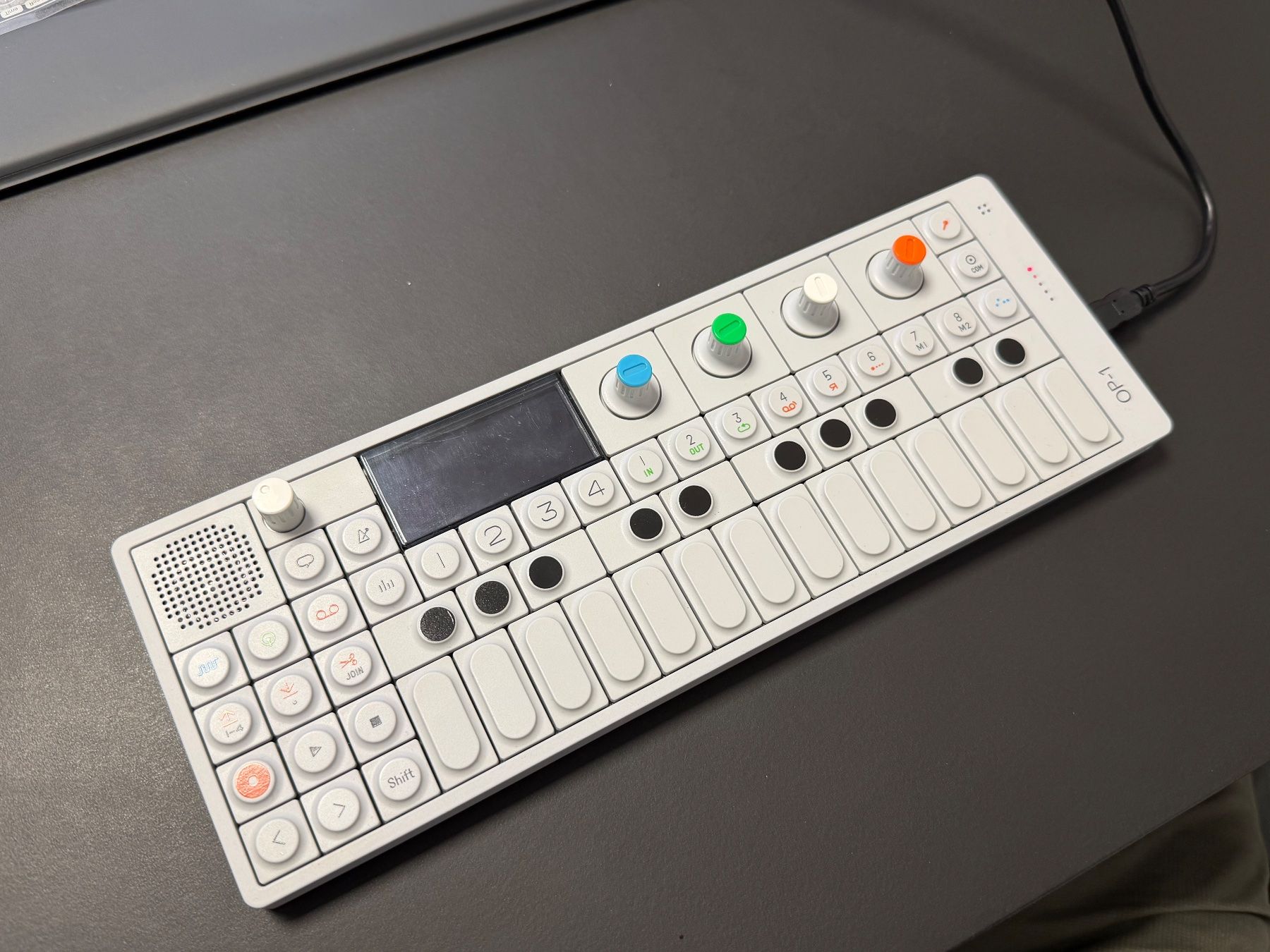 Teenage Engineering Musikinstrumente: Teenage Engineering OP-1 Synthesizer – Defekt aus Zwieselberg von Berto85