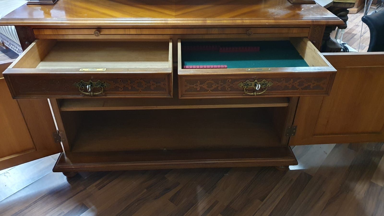 Credenze: ALTE STILL BUFFETSCHRANK – Usato da Dietikon venduto da brocki-eyra 8