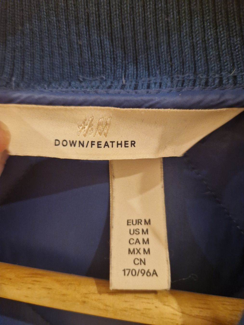 H&M Jacken: H&M Daunenjacke Bomber Oversize Gr. M, blau gesteppt – Gebraucht aus Erlinsbach SO von ULIKH 5