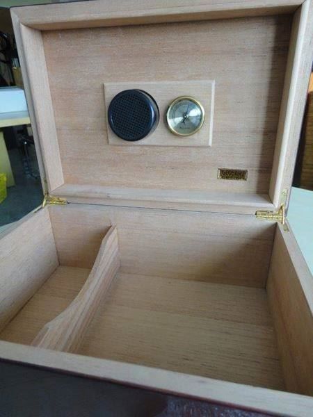 Humidificateurs: Humidor Tabakblatt – Neuf avec emballage d'origine à Wetzikon ZH par Goschama 1