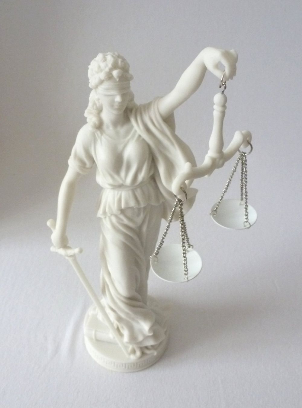 Figuren: Kunstharz-Statue - Justitia – Neu und originalverpackt aus Mauren von Yeelen 5