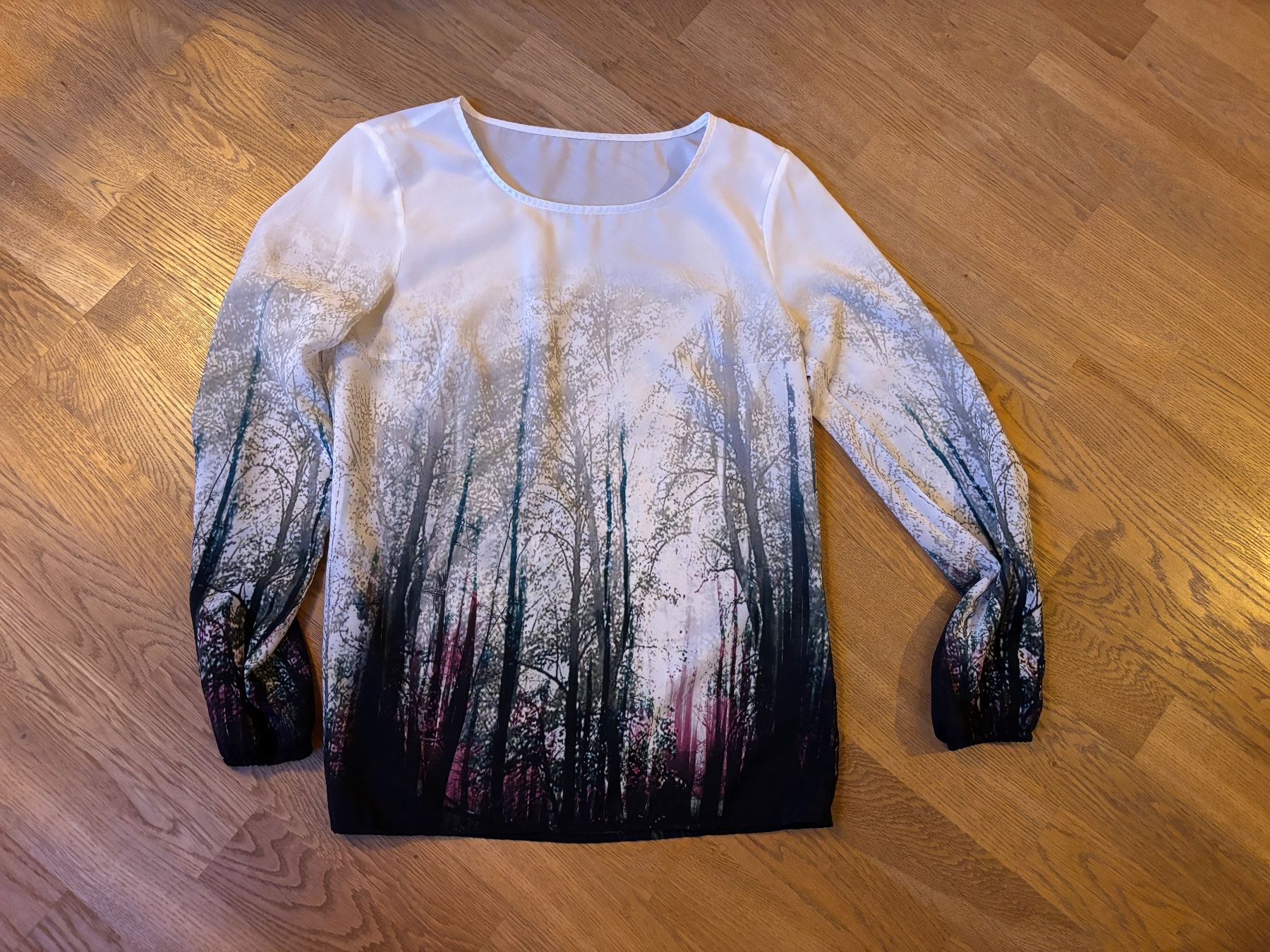 Blusen: Bluse mit Wald-Print Grösse 34 100% Polyester guter Zustand – Neu (gemäss Beschreibung) aus Weissbad von Studently