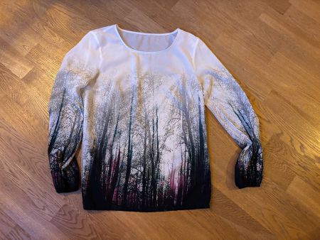 Bluse mit Wald-Print Grösse 34 100% Polyester guter Zustand