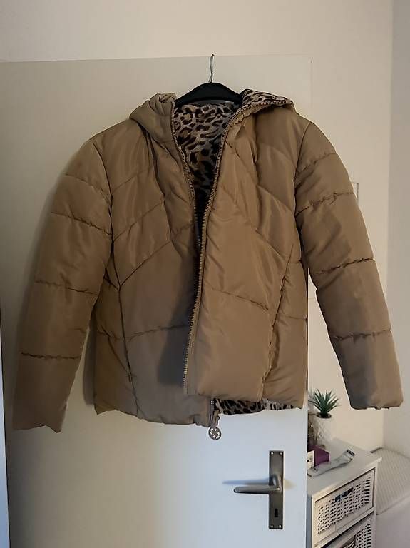 Guess Giacche: GUESS Winterjacke leoprint / beige Gr. XS – Nuovo (secondo la descrizione) da Fehraltorf venduto da christen77 3