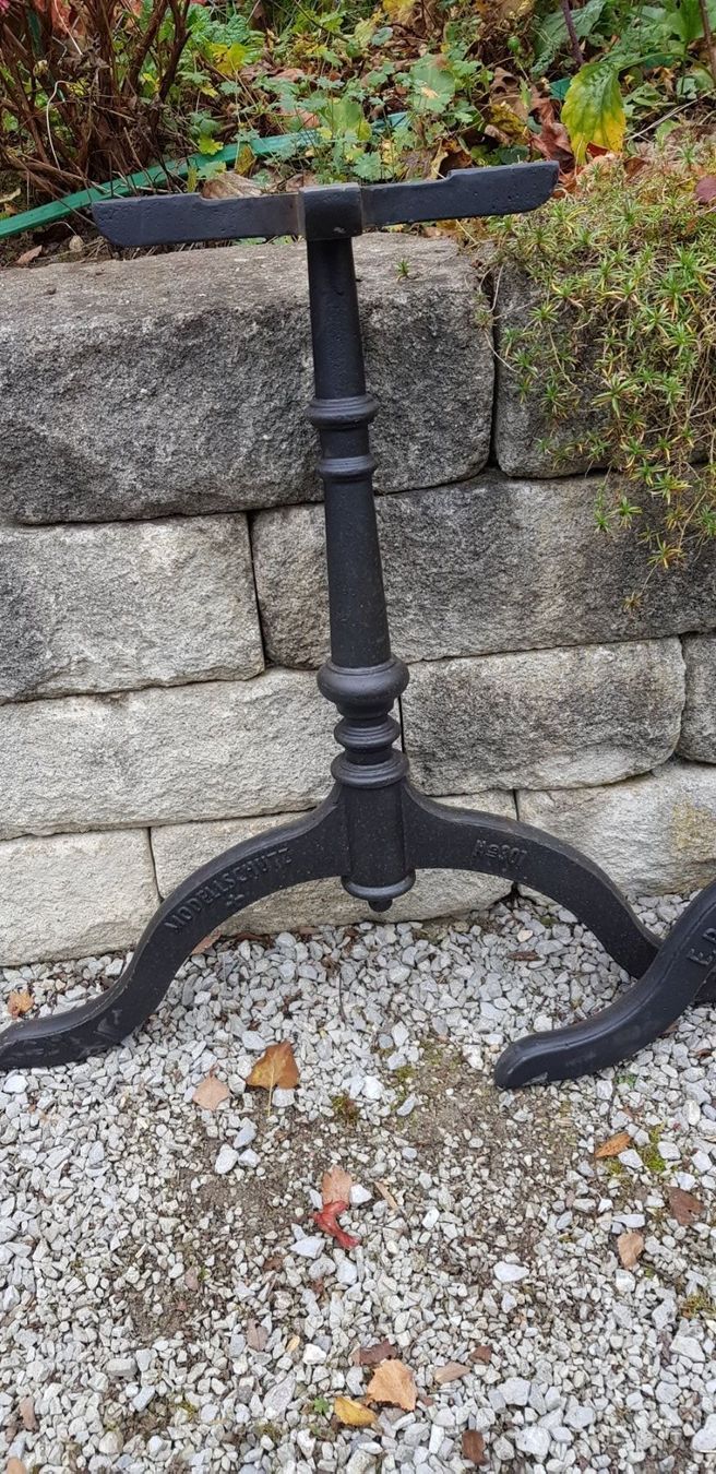 Altri mobili: Gussfüsse breit Horgen – Usato da Uesslingen venduto da 1Atelier 1