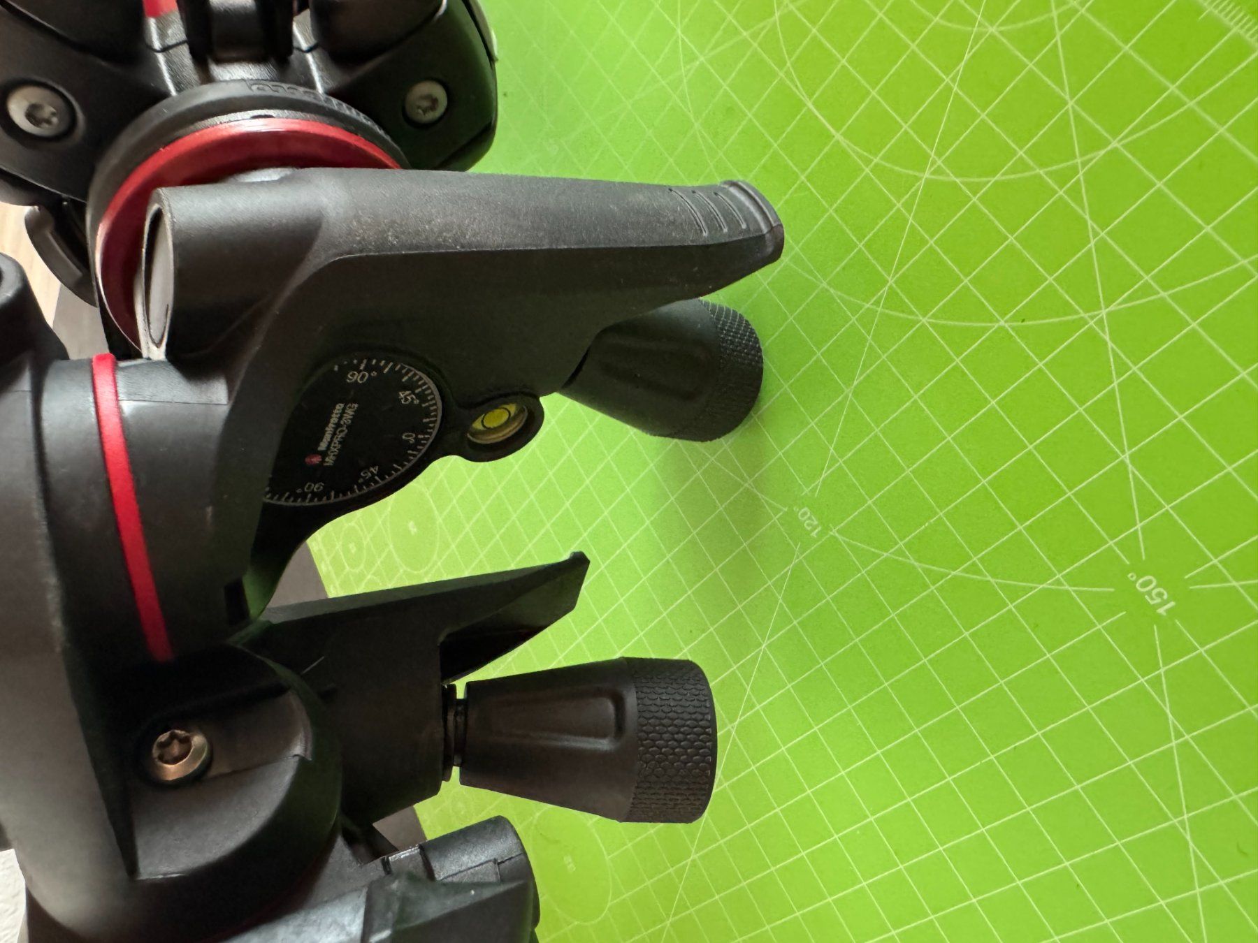 Manfrotto Stative & Köpfe: Manfrotto Stativ 055XPRO3 mit Getriebeneiger XPRO – Gebraucht aus Rothrist von 2six0 5
