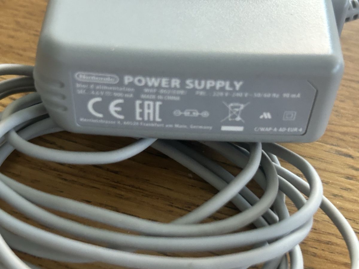 Nintendo Adattatori & Cavi: Nintendo Power Supply Grau 5V 2A EU Stecker NEU – Usato da möhlin venduto da Caja1 1