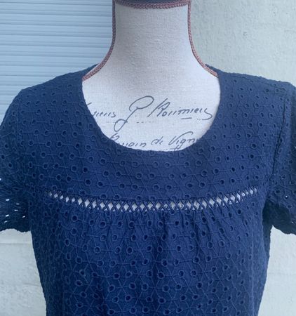 Jolie robe en broderie anglaise ESPRIT marine foncé t.36