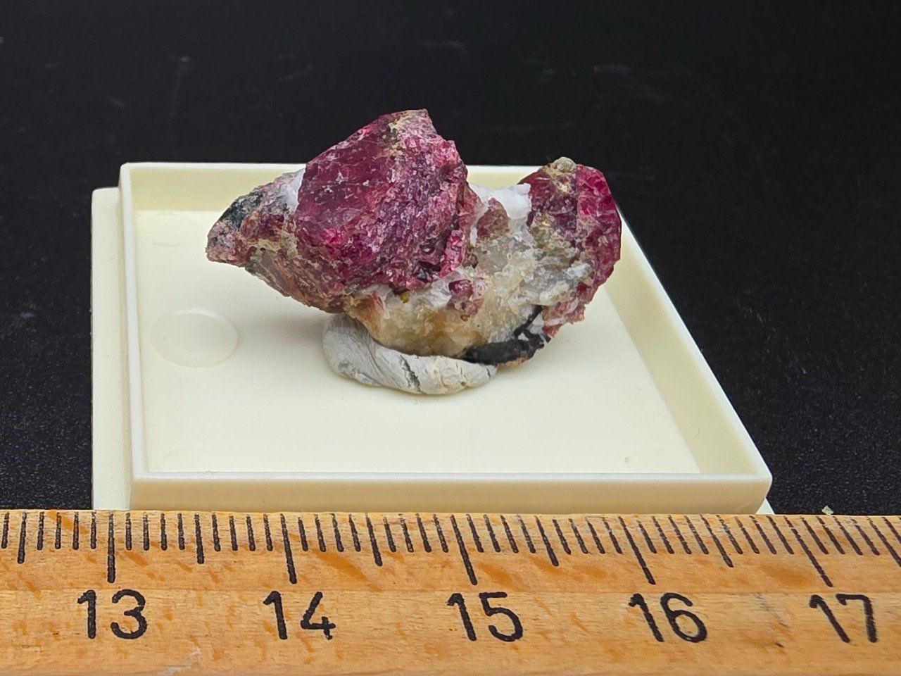Minerali & Pietre curative: RaRe Eudialyte  Murmansk Oblast, Russia – Usato da Figino venduto da minshop 1