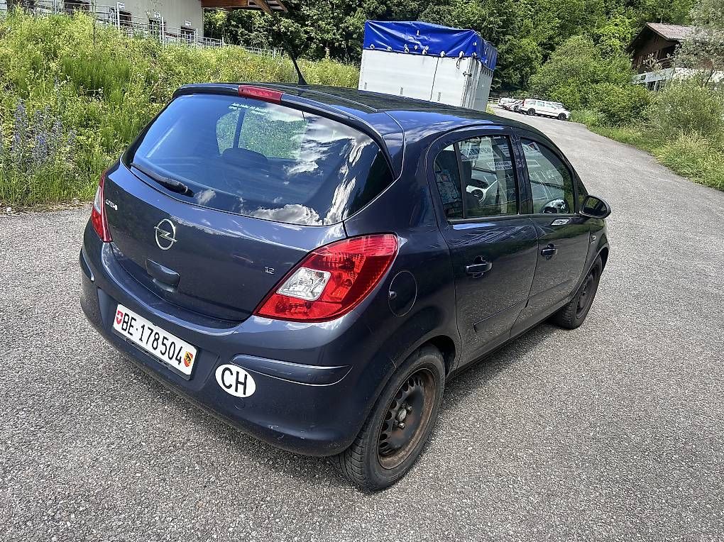 Opel Automobili: Opel Corsa ab MFK 11.6.26 – Usato da Mülenen venduto da Jetmir019 3