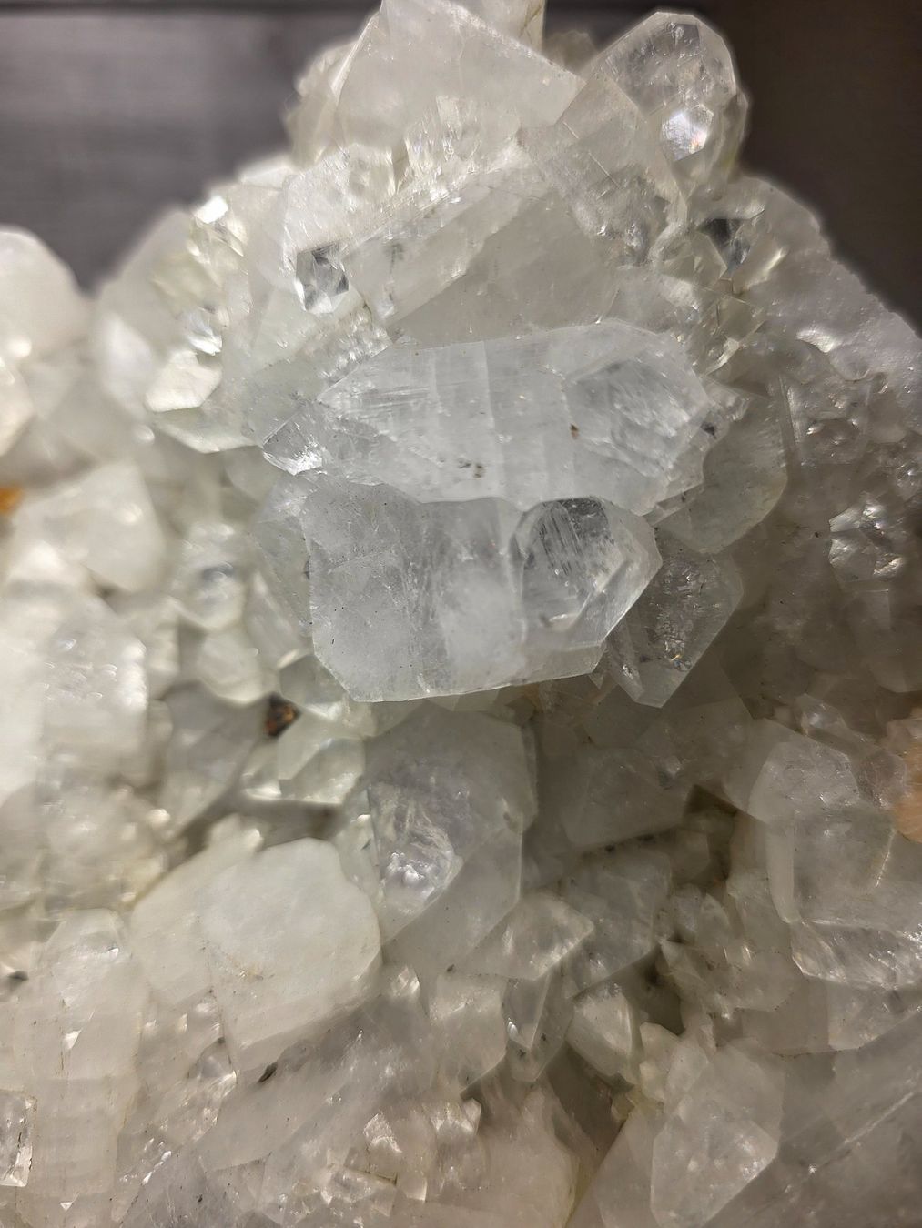 Minerali & Pietre curative: Apophyllit Stufe 1.7kg – Nuovo e nell'imballaggio originale da Matzingen venduto da Shay_Crystalz 3