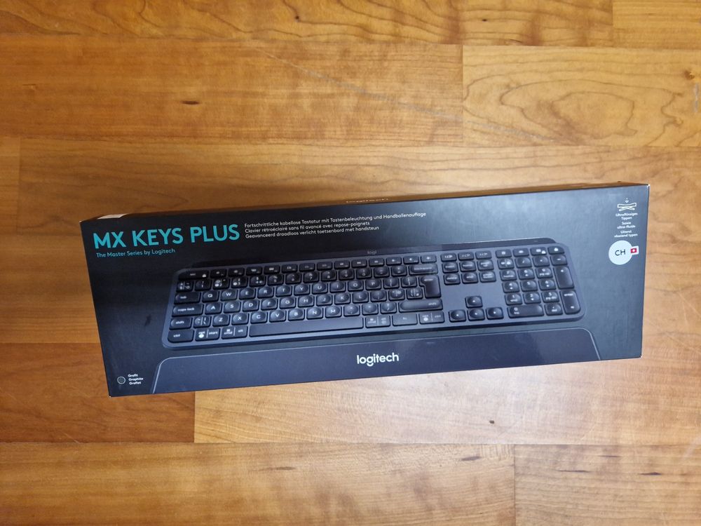 Logitech MX Keys Plus avec repose-poignets