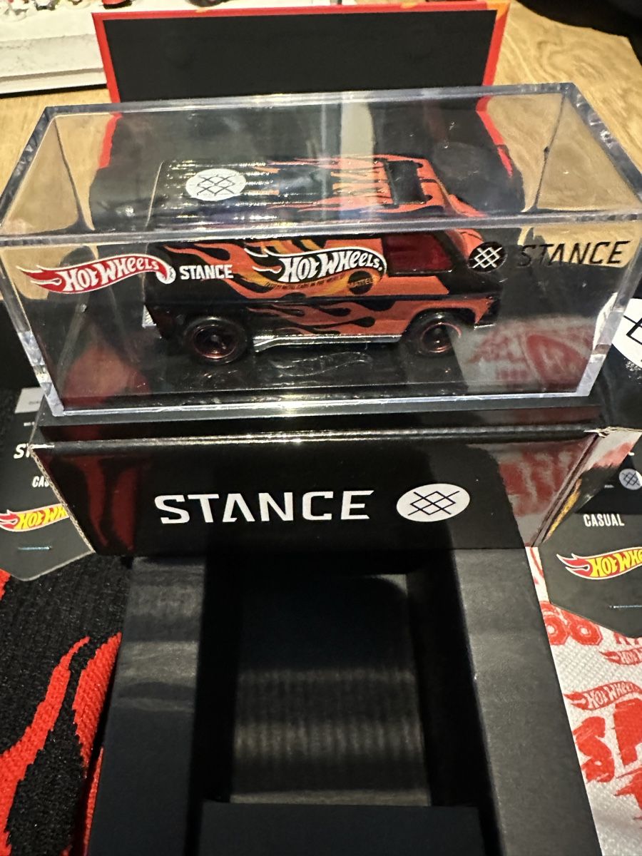 Hot Wheels Modellini d'auto: Hot Wheels Stance Limited Edition Van Boxed – Usato da Villars-sur-Glâne venduto da Mitodc2