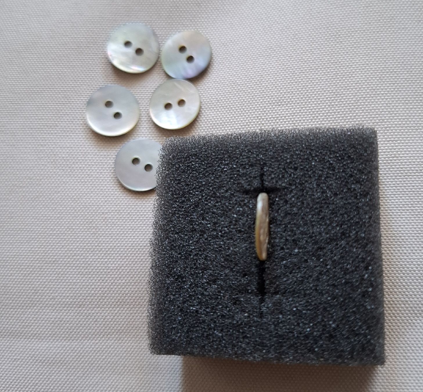 Bottoni: 6 Stück Perlmuttknöpfe, 12 mm. – Usato da Dietikon venduto da Hirschkopf 4