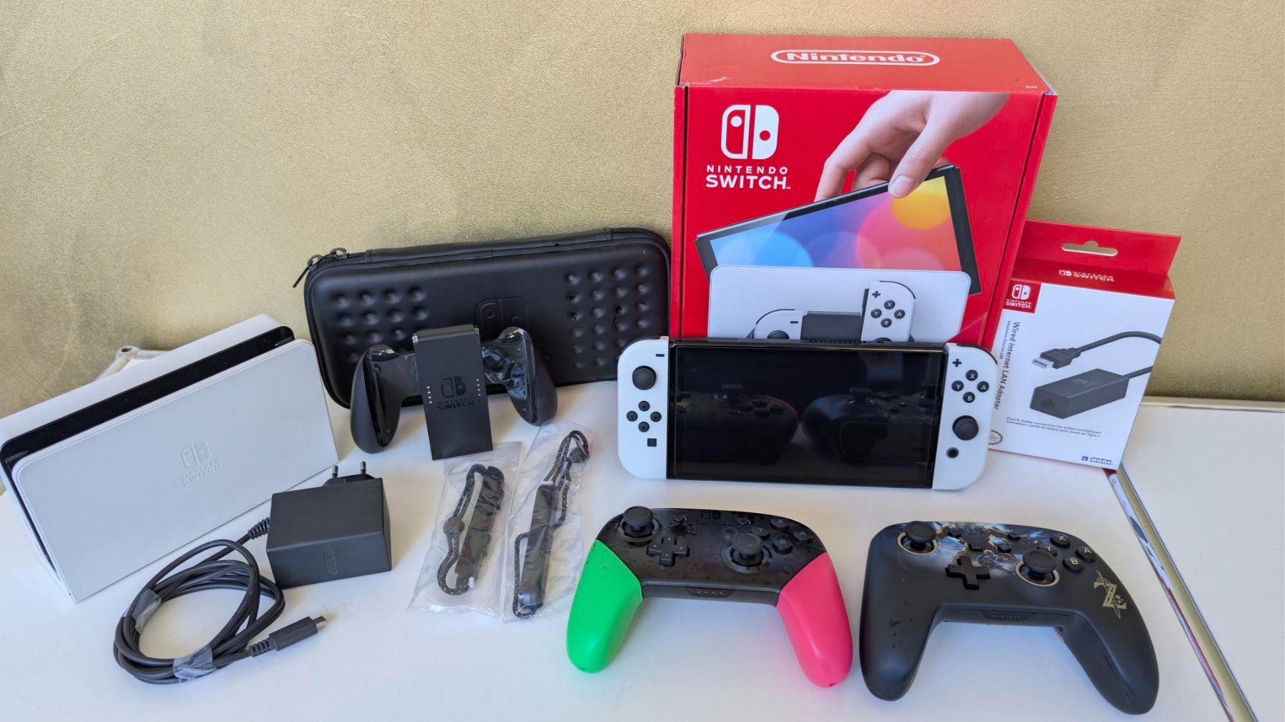 Nintendo Consoles: Nintendo Switch OLED Modell weiss – D'occasion à Davos Platz par bongo007