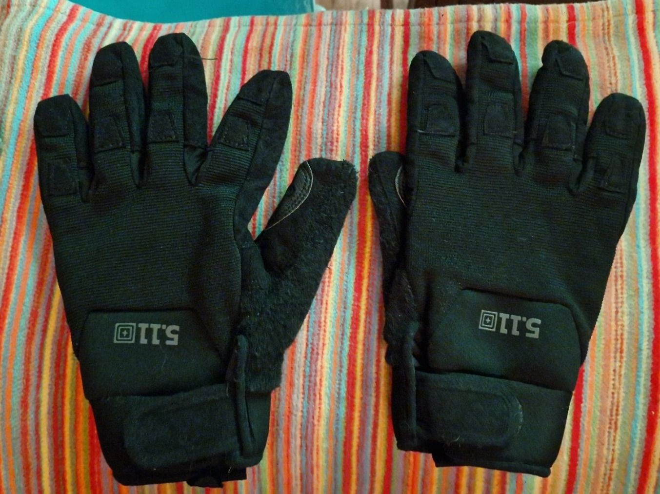 Altri accessori da uomo: Schwarze leichte Biker-Handschuhe. – Usato da Oberengstringen venduto da Asteroid56