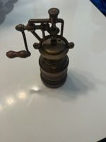 Pfeffermühle Holz Messing Handkurbel antik Alt